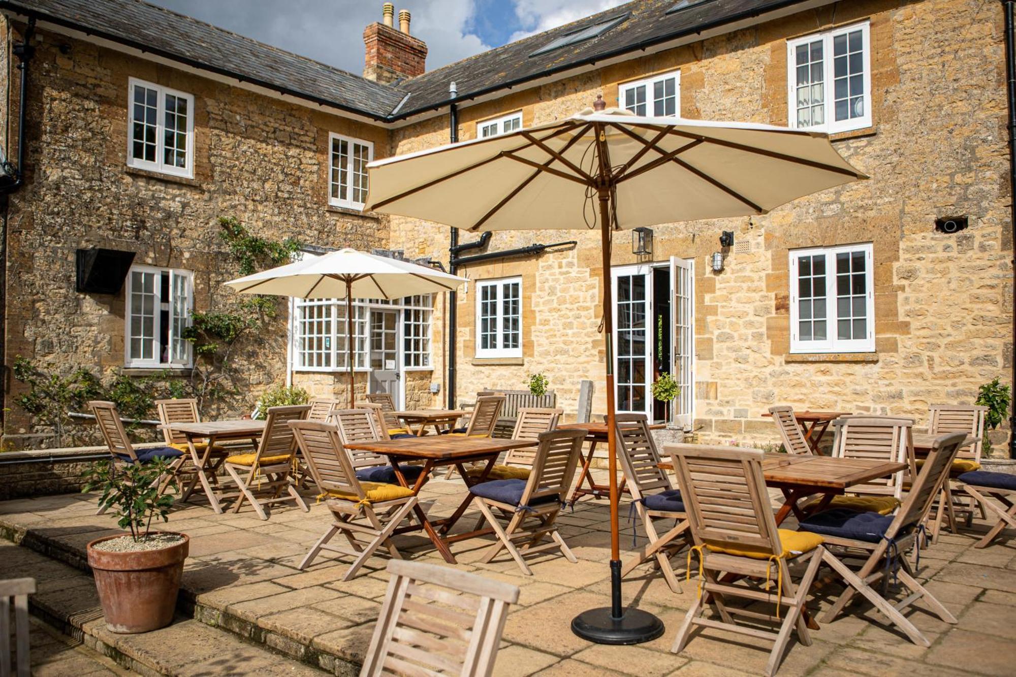 The Queens Arms Poyntington Ngoại thất bức ảnh